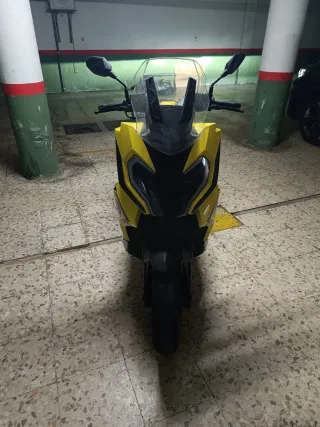 Moto 125cc Scooter Amarillo
