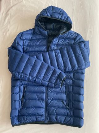 Cazadora acolchada azulón con capucha