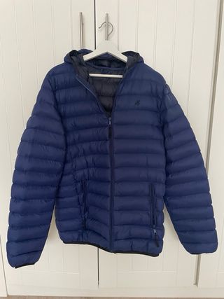 Cazadora acolchada azulón con capucha