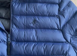 Cazadora acolchada azulón con capucha