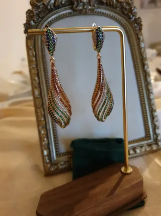 Pendientes chapados en oro multicolor