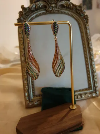 Pendientes chapados en oro multicolor