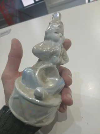 Figura de porcelana músico con tambor