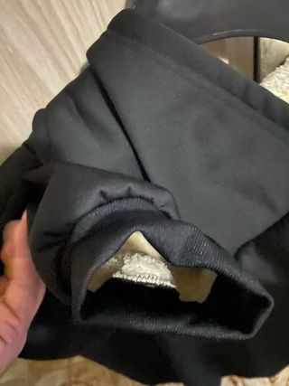 Felpa imbottita nera con zip