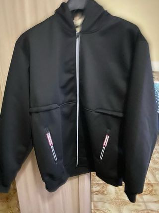 Felpa imbottita nera con zip