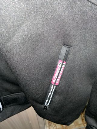 Felpa imbottita nera con zip