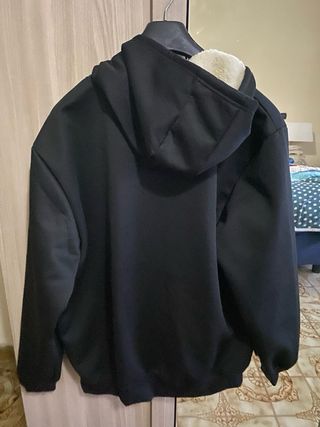 Felpa imbottita nera con zip