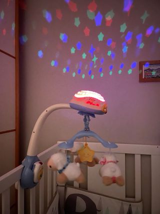 carrusel de cuna con proyector y música