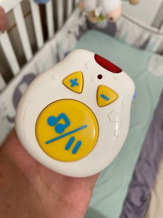 carrusel de cuna con proyector y música