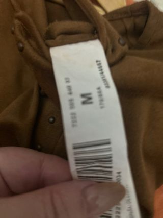 Vestido ante marrón con tachuelas