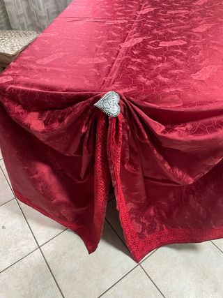 Tovaglia natalizia rossa con decorazione a cuore