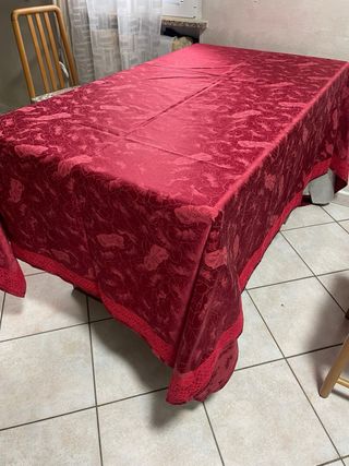 Tovaglia natalizia rossa con decorazione a cuore