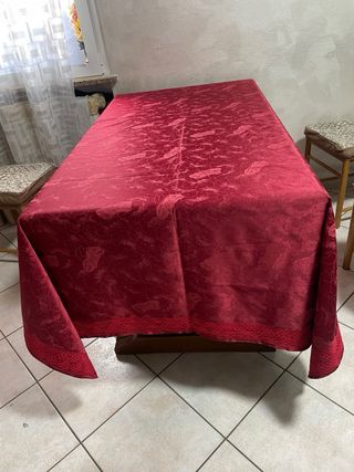 Tovaglia natalizia rossa con decorazione a cuore