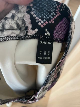 Falda estampado serpiente morada