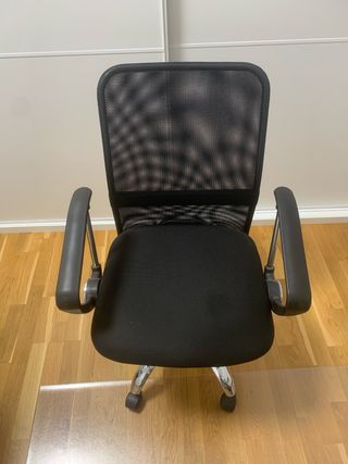 Silla de oficina negra