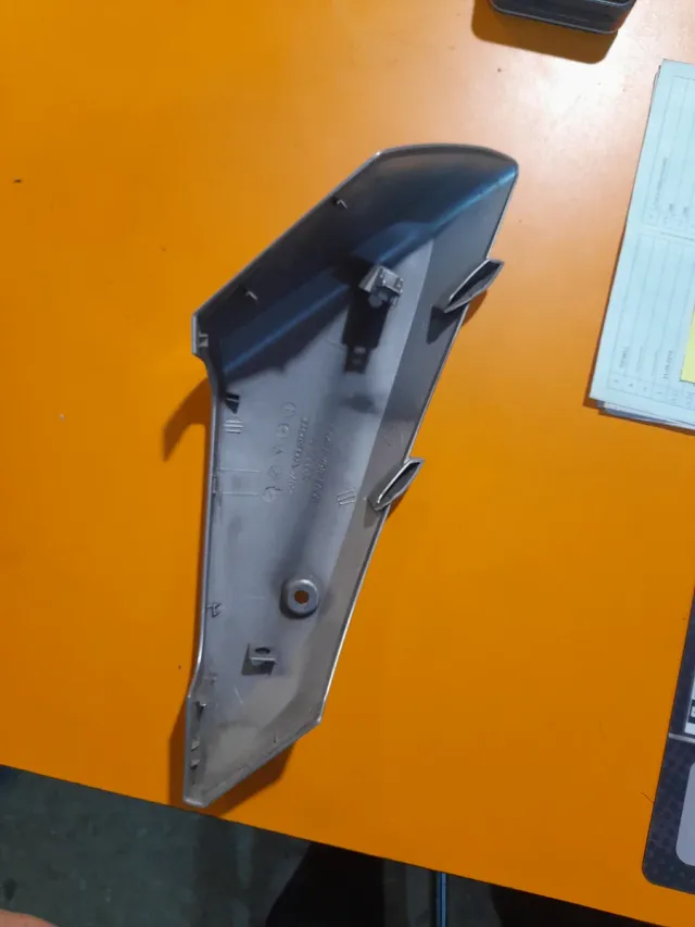 Tapa Derecha Honda CB125R