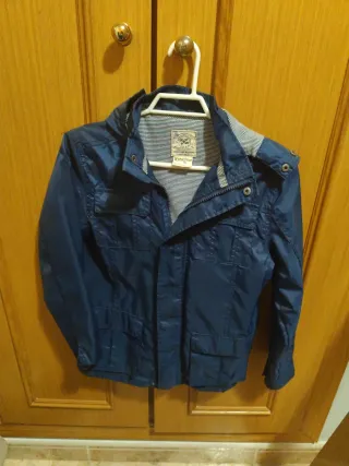 Chaqueta cortavientos azul