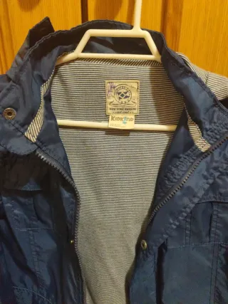Chaqueta cortavientos azul