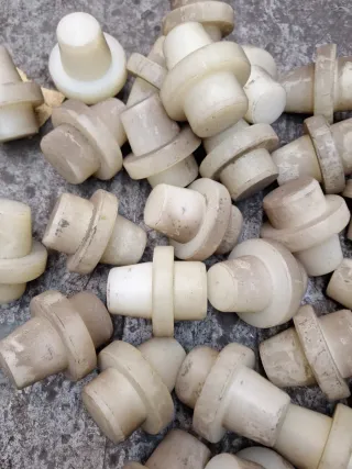 Tapones de plástico blanco