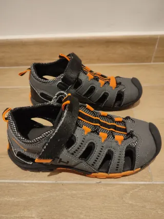 Zapatos niño varios modelos. Talla 35.