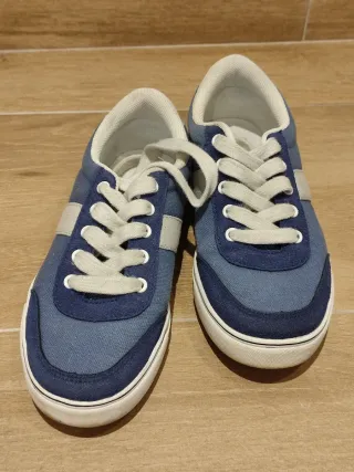 Zapatos niño varios modelos. Talla 35.