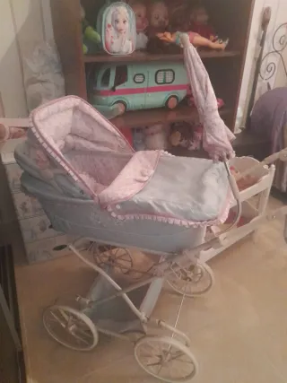Carro de muñecas rosa con capota