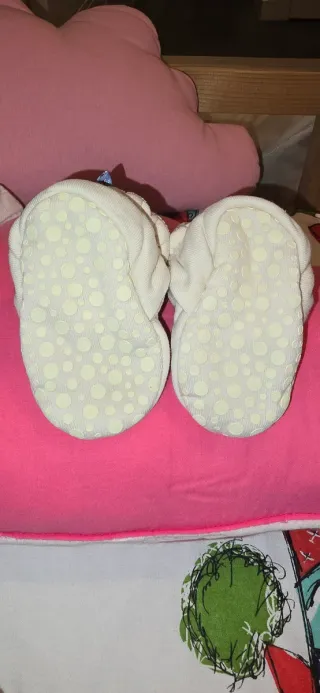 Botinhas Zás Trás 12-18 bege Em excelente estado.