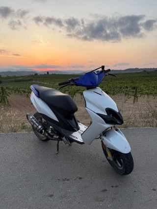 Yamaha Jog RR Blanca y Azul