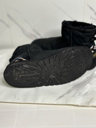 UGG basse nere con dettagli