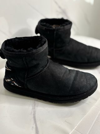 UGG basse nere con dettagli