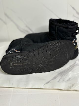 UGG basse nere con dettagli