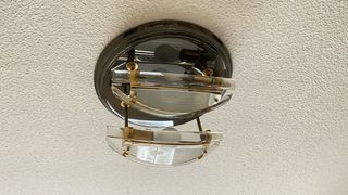 Habitación de matrimonio,con cómoda y dos mesitas