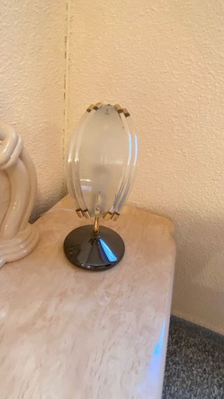 Habitación de matrimonio,con cómoda y dos mesitas