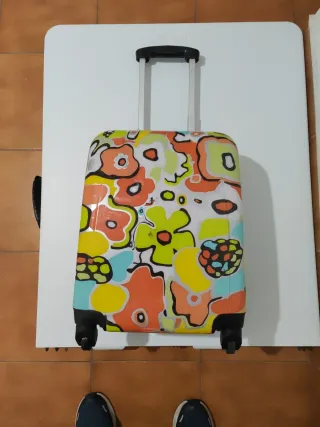 Maleta de viaje pequeña con ruedas