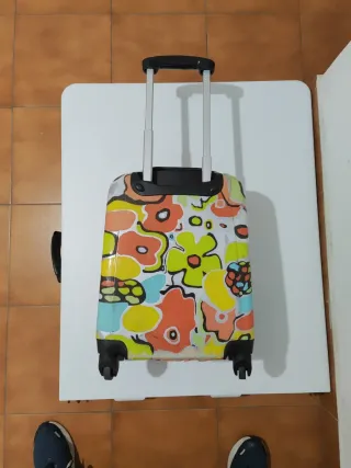 Maleta de viaje pequeña con ruedas