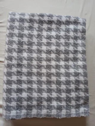 Bufanda Pata de Gallo Gris y Blanca