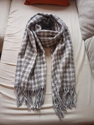 Bufanda Pata de Gallo Gris y Blanca