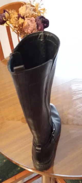 Botas altas de piel negras