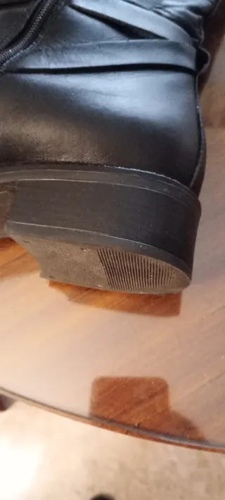 Botas altas de piel negras