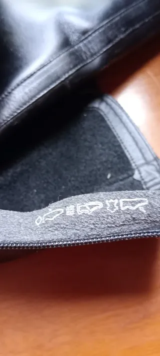 Botas altas de piel negras