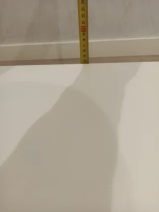 Antiguo botiquín de hierro blanco