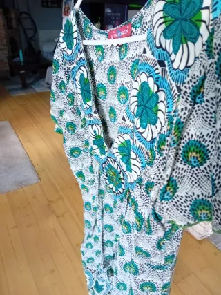 Vestido estampado floral azul y verde