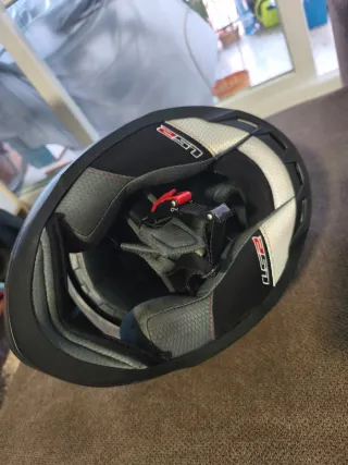 Casco de moto LS2 gris