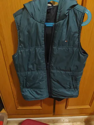 Chaleco acolchado Tommy Hilfiger con capucha