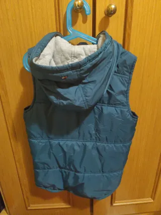 Chaleco acolchado Tommy Hilfiger con capucha