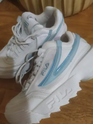 Zapatillas Fila Blancas y Turquesa
