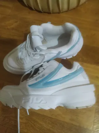 Zapatillas Fila Blancas y Turquesa