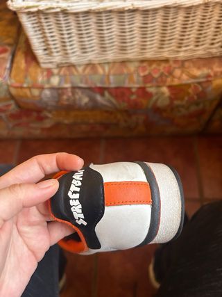 Zapatillas Adidas Blancas y Naranja