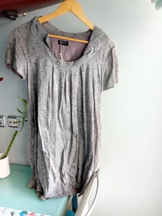 Vestido estampado gris y beige