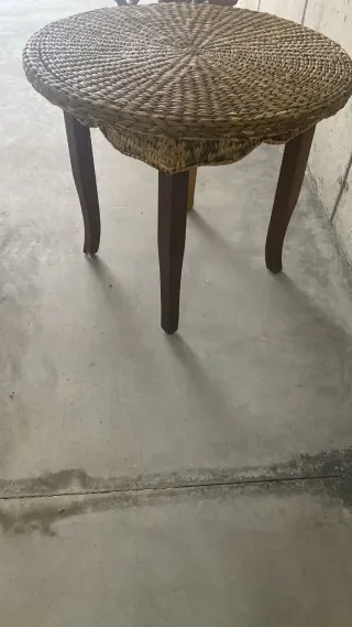 Mesa auxiliar mimbre y madera